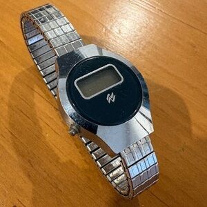 Vintage Seiko Digital Quartz Watch  Stainless Steel Expansion Band (Not Working)